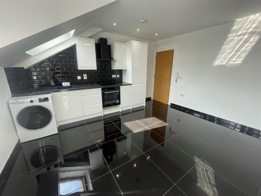Apt 3, 43 Victoria Road