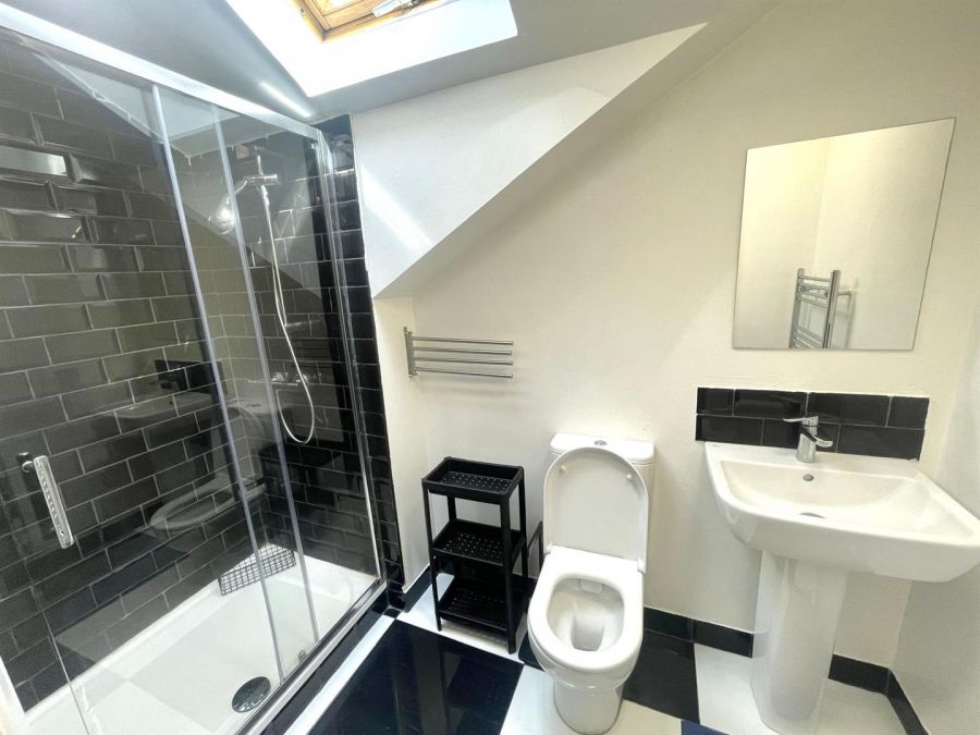 Apt 3, 43 Victoria Road