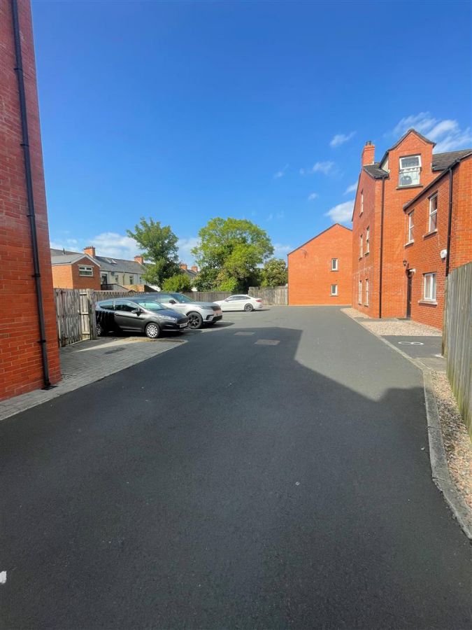 Apt 3, 43 Victoria Road