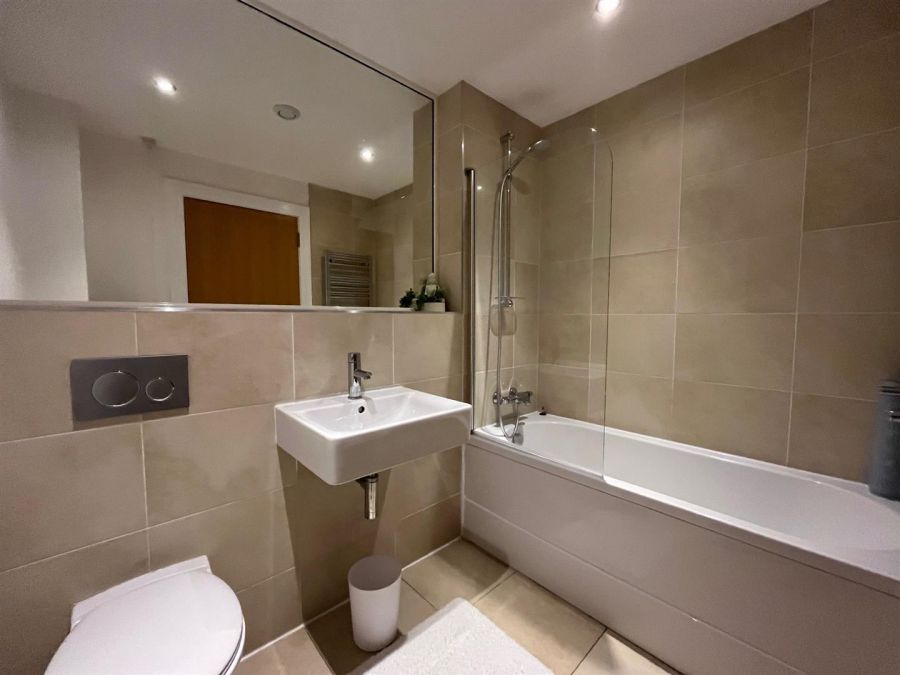 Apt 83, 42 Pilot Street