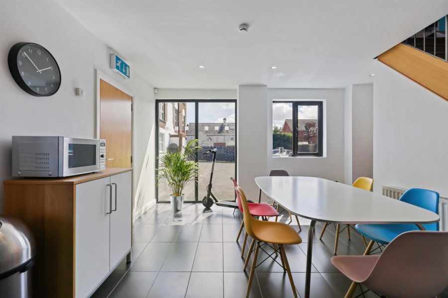 The Mews Greenwood Manor, Greenwood Avenue