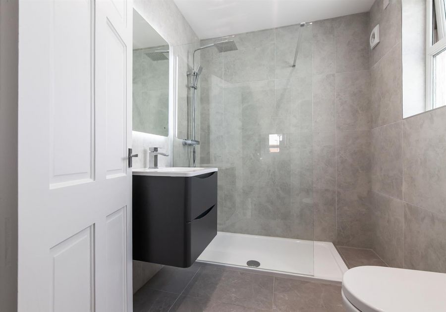 5 Belmont Avenue West 5 Belmont Avenue West