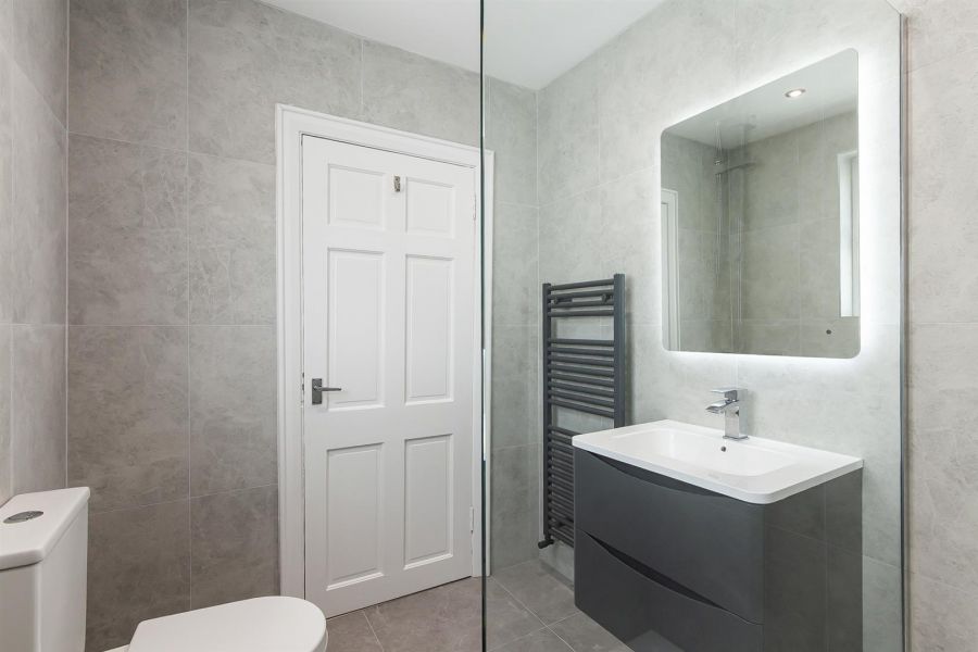 5 Belmont Avenue West 5 Belmont Avenue West