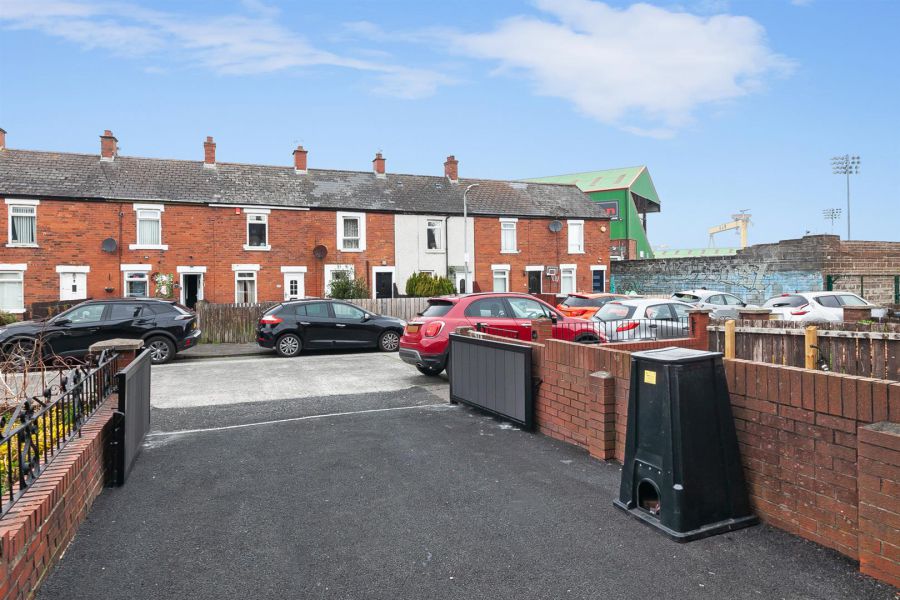 35 Parkgate Crescent