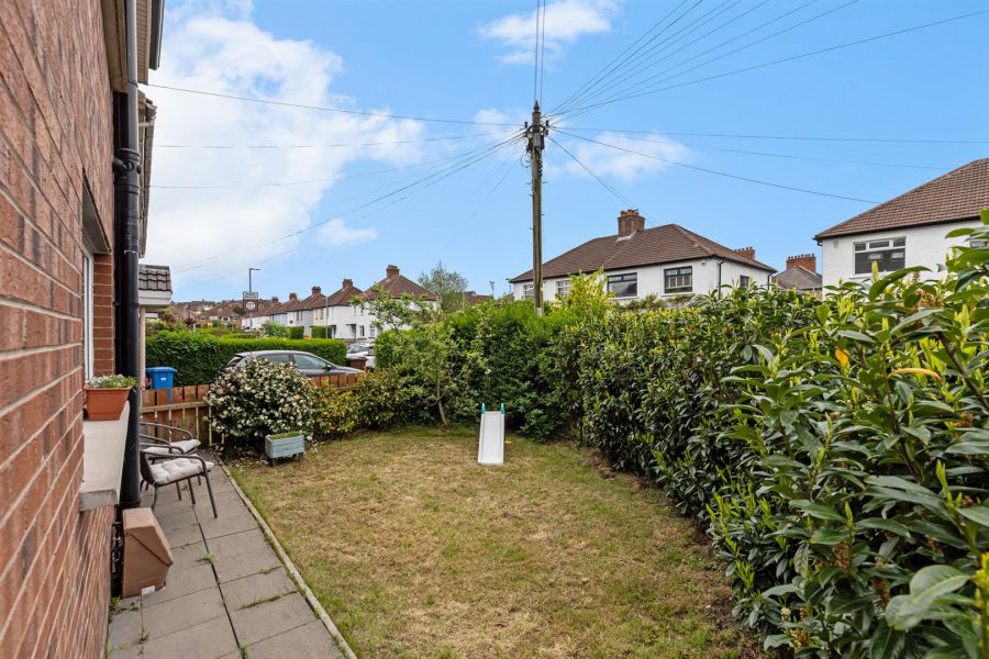 1A Cloghan Crescent