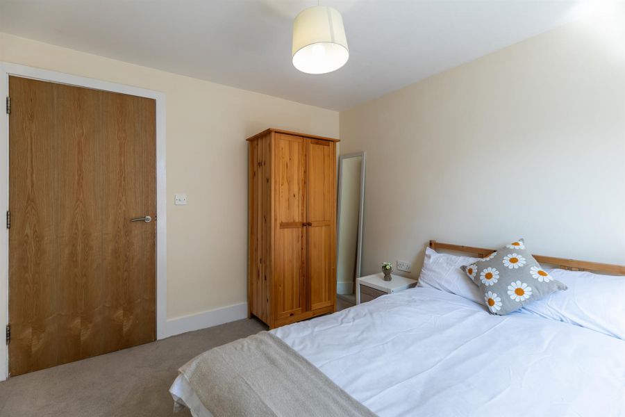 Apt 4, Strand Central 27 Hillfoot Street