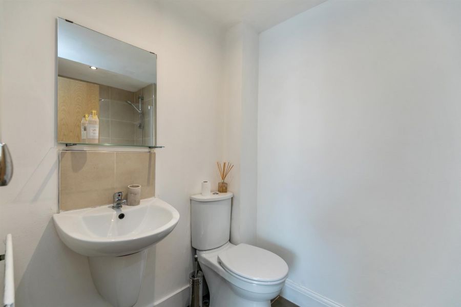 Apt 4, Strand Central 27 Hillfoot Street