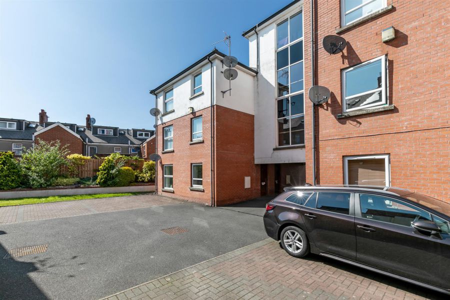 Apt 4, Strand Central 27 Hillfoot Street
