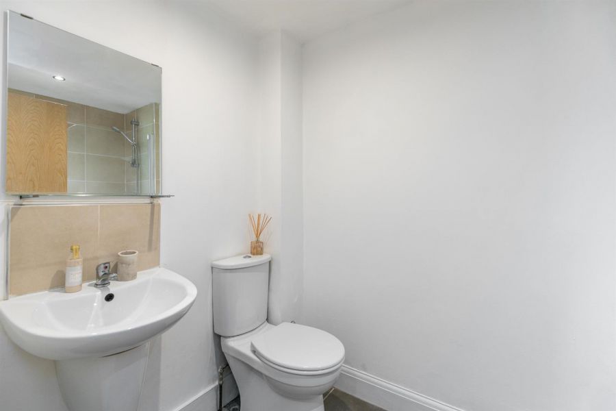 Apt 4, Strand Central 27 Hillfoot Street