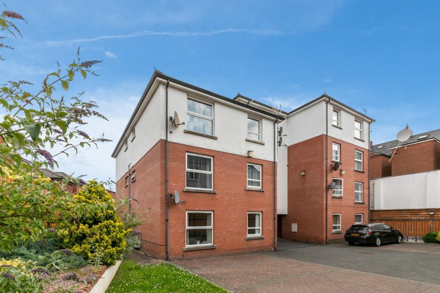 Apt 4, Strand Central 27 Hillfoot Street