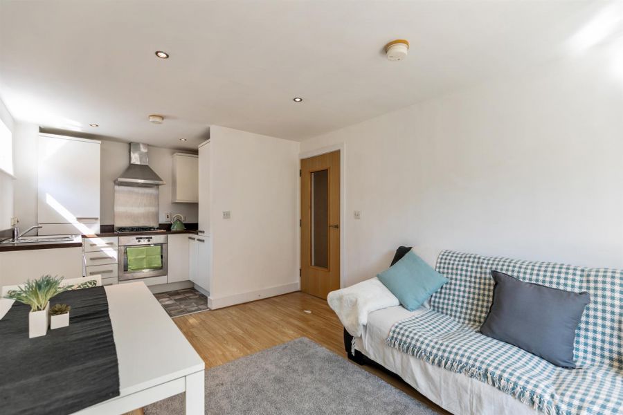 Apt 4, Strand Central 27 Hillfoot Street