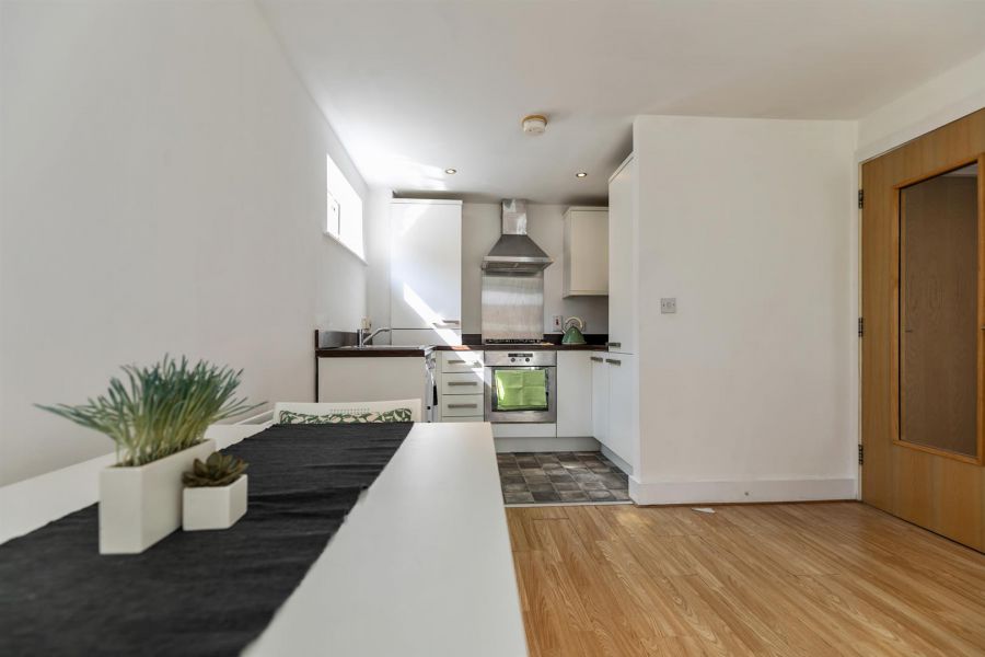 Apt 4, Strand Central 27 Hillfoot Street