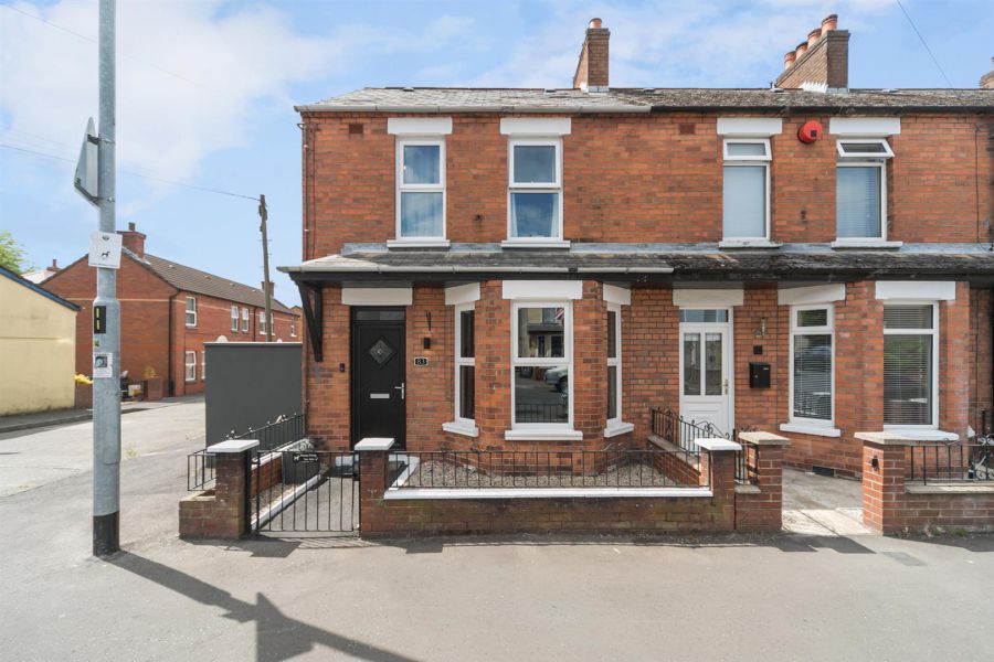 83 Ravenscroft Avenue