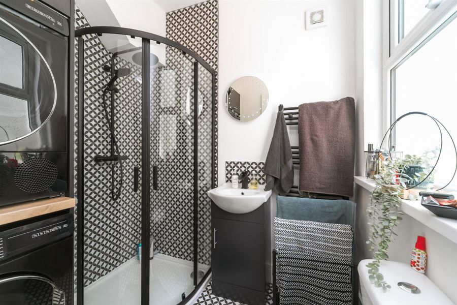 83 Ravenscroft Avenue