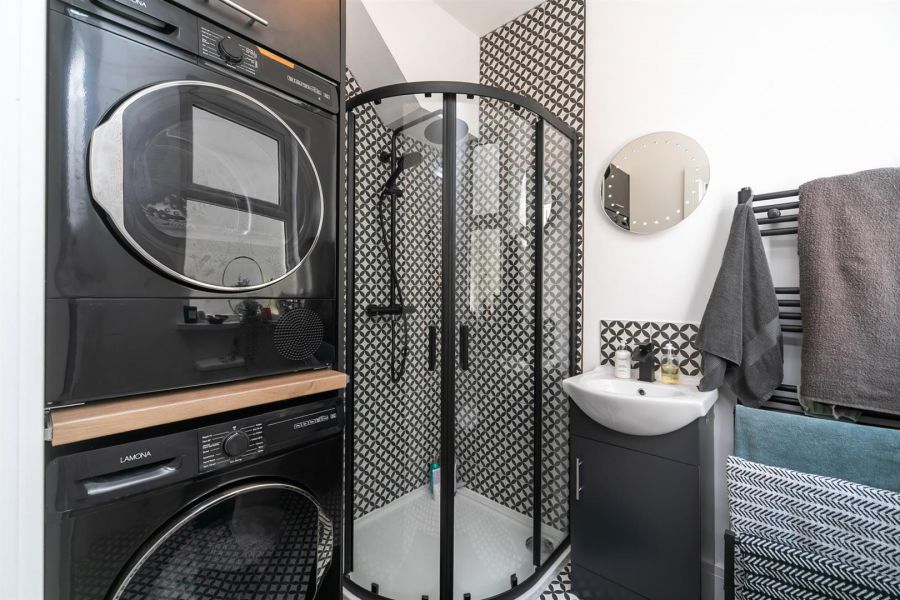 83 Ravenscroft Avenue