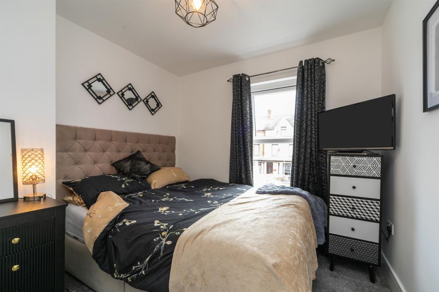 83 Ravenscroft Avenue