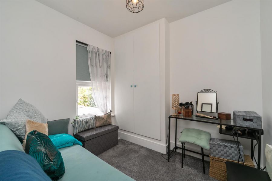 83 Ravenscroft Avenue