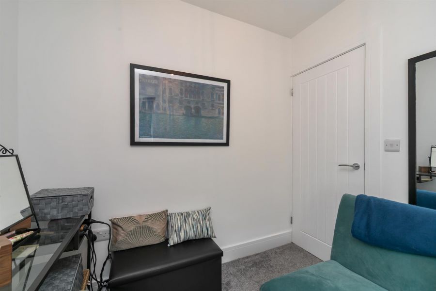 83 Ravenscroft Avenue