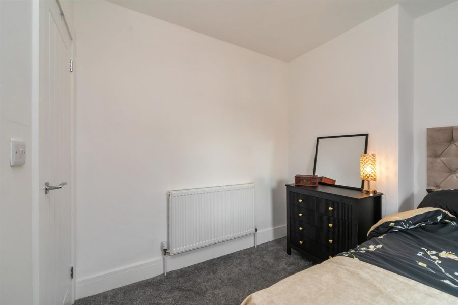 83 Ravenscroft Avenue