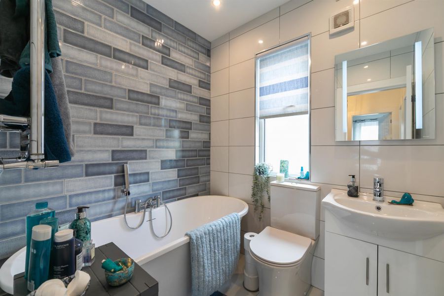 83 Ravenscroft Avenue