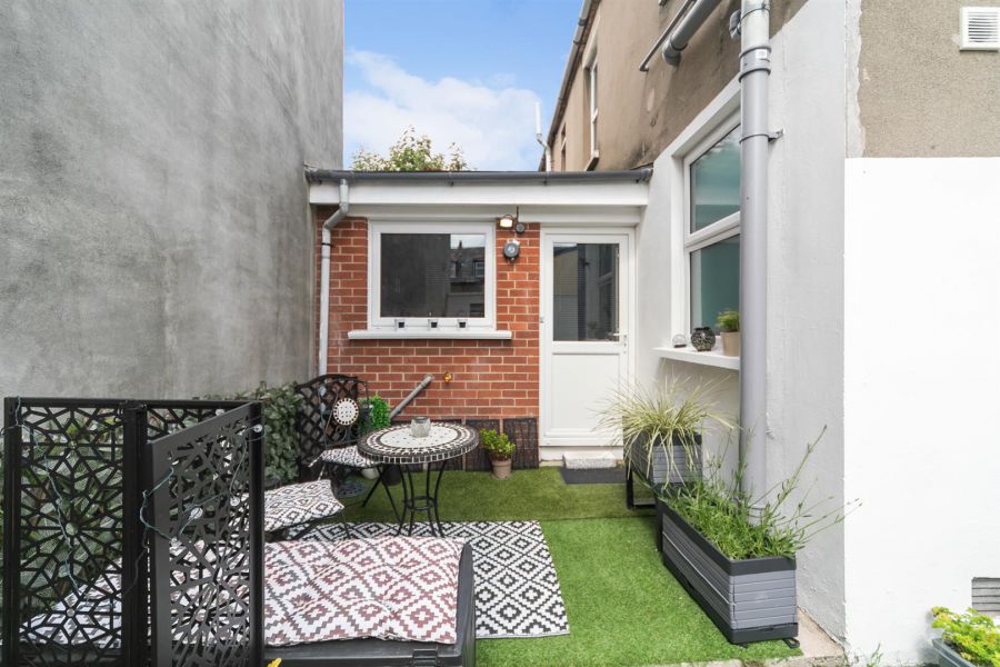 83 Ravenscroft Avenue