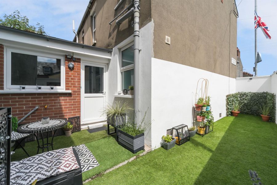 83 Ravenscroft Avenue