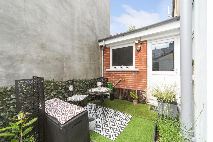 83 Ravenscroft Avenue