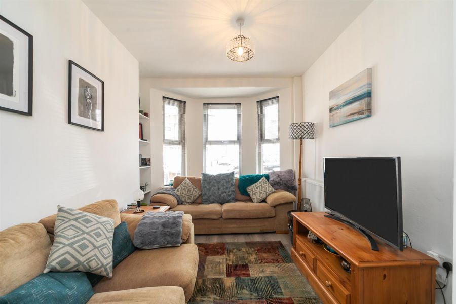 83 Ravenscroft Avenue