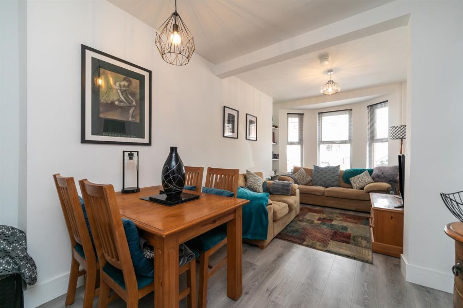 83 Ravenscroft Avenue