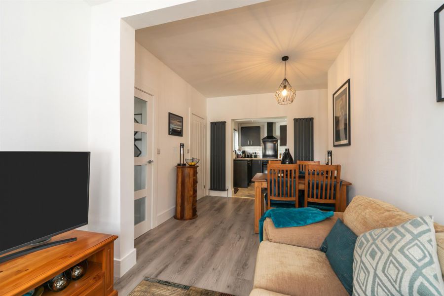 83 Ravenscroft Avenue