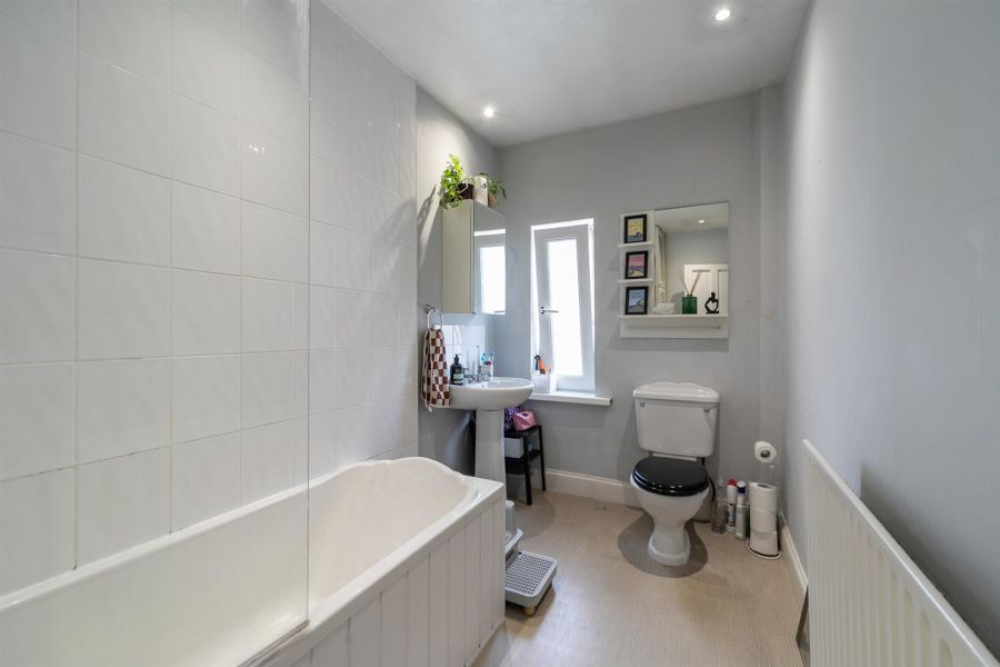 32 Dunraven Gardens