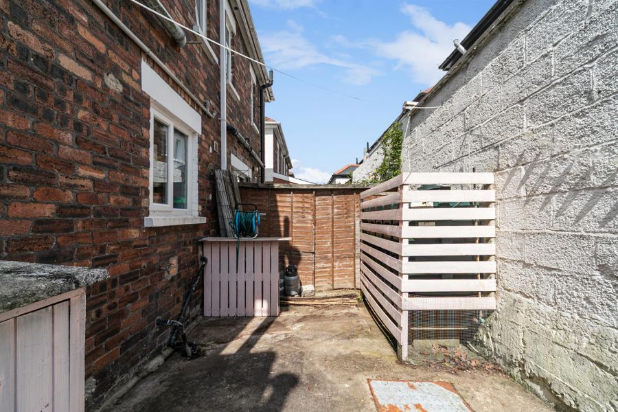 32 Dunraven Gardens