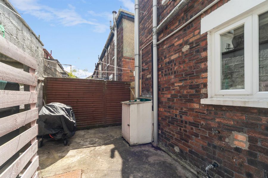 32 Dunraven Gardens