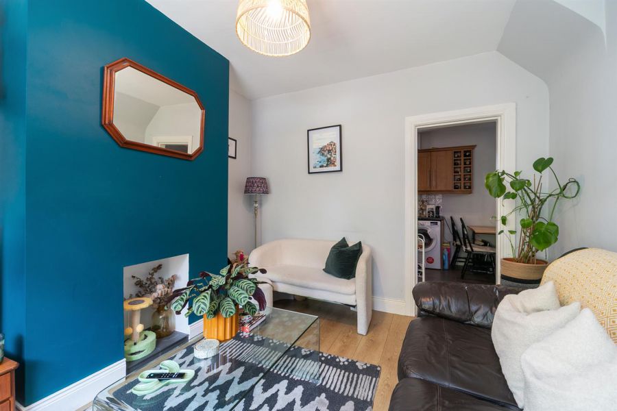 32 Dunraven Gardens