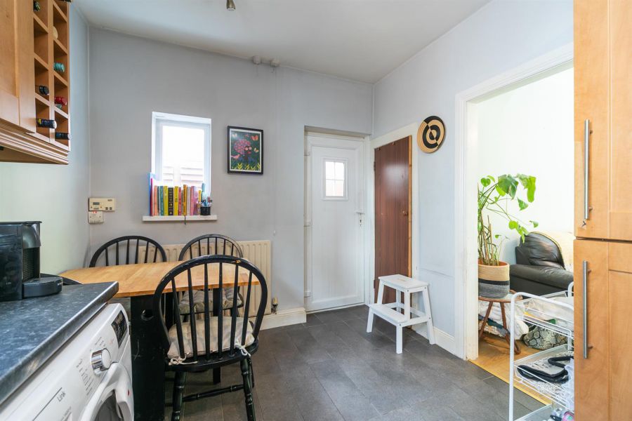 32 Dunraven Gardens