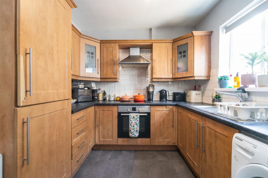 32 Dunraven Gardens