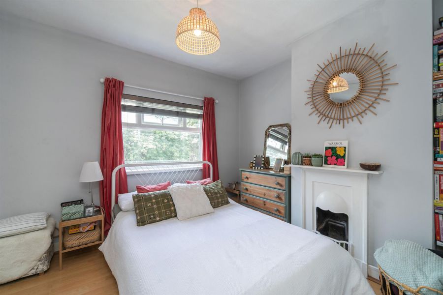 32 Dunraven Gardens