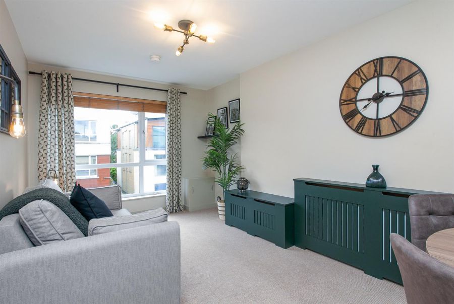 Apt 8b Altona Place