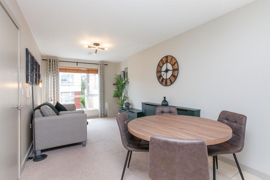 Apt 8b Altona Place