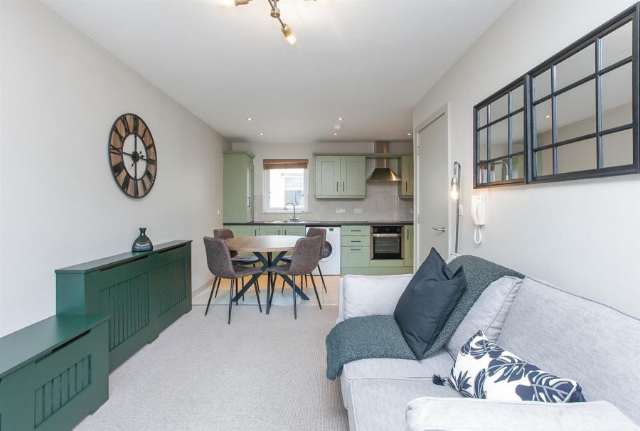 Apt 8b Altona Place