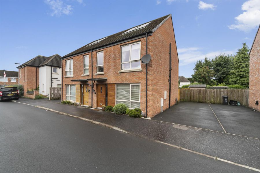 2 Victoria Close