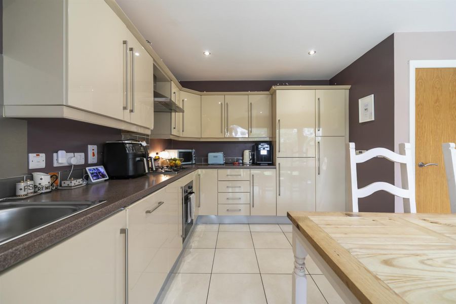 2 Victoria Close