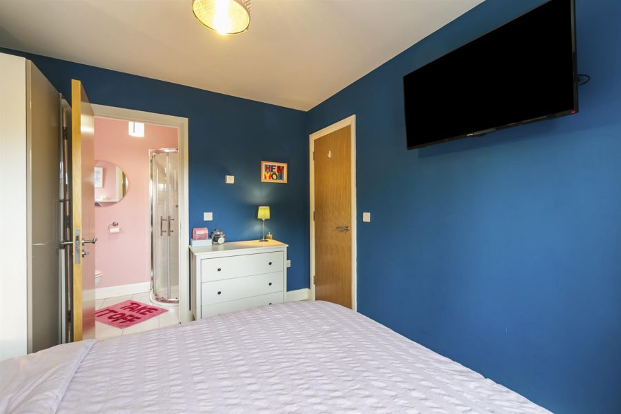 2 Victoria Close