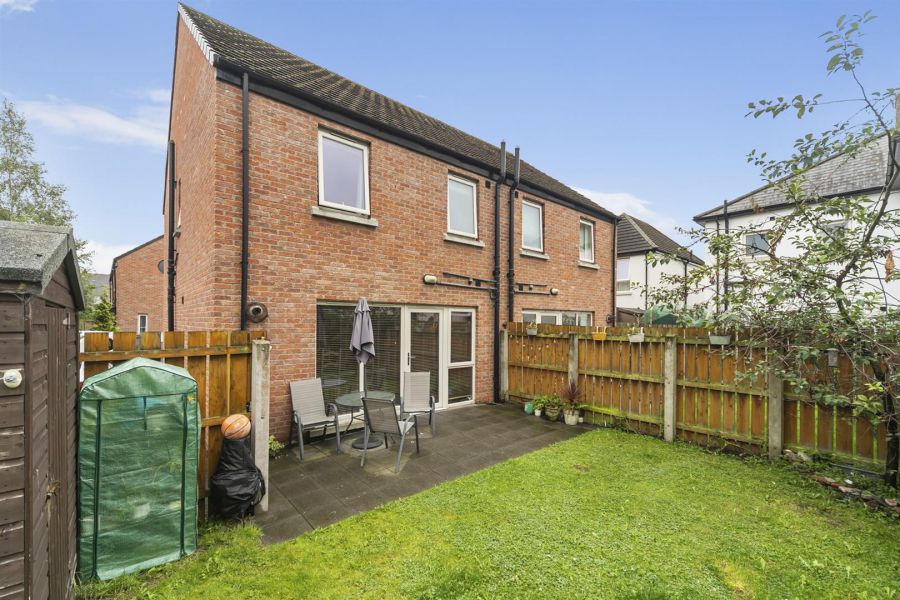 2 Victoria Close