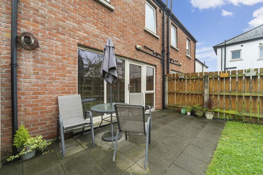 2 Victoria Close