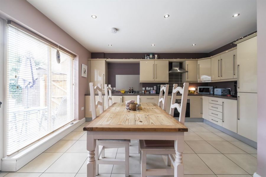 2 Victoria Close