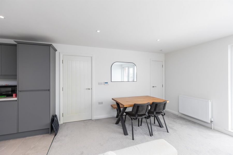 Apt 7, 1d Lewis Mews