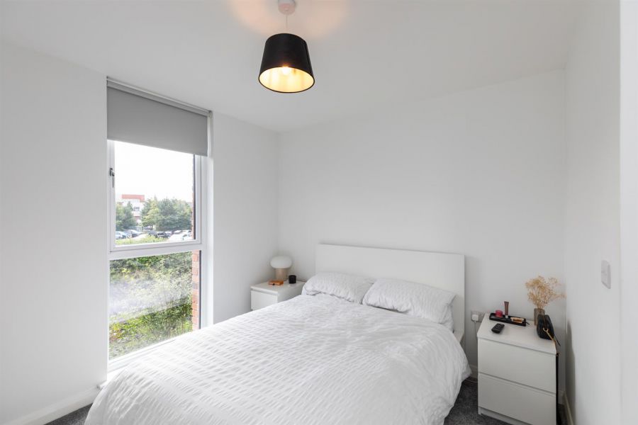 Apt 7, 1d Lewis Mews