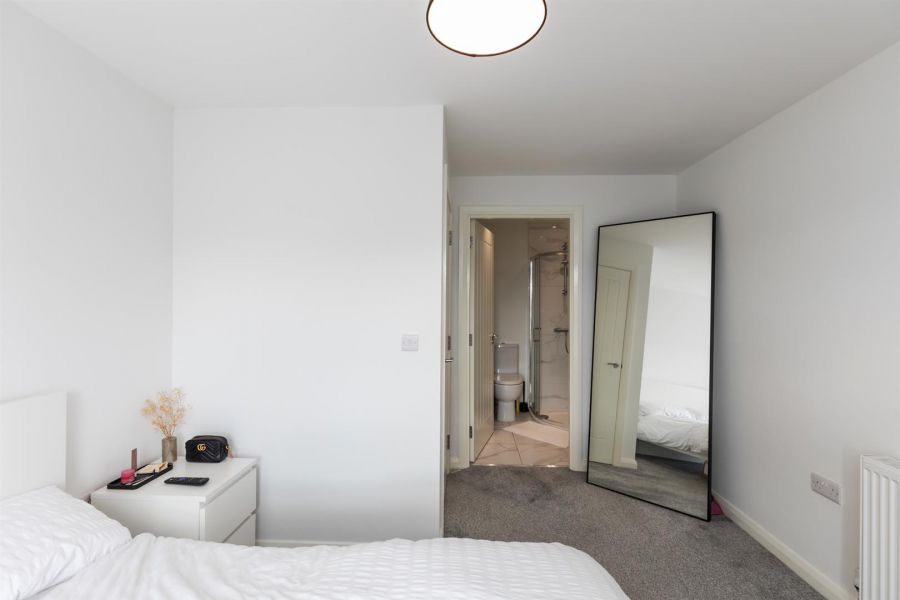 Apt 7, 1d Lewis Mews