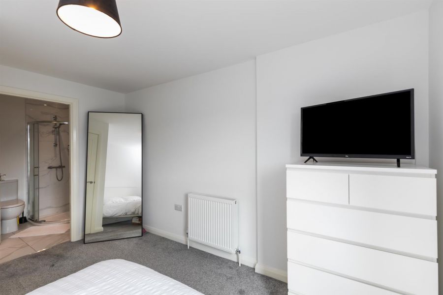 Apt 7, 1d Lewis Mews